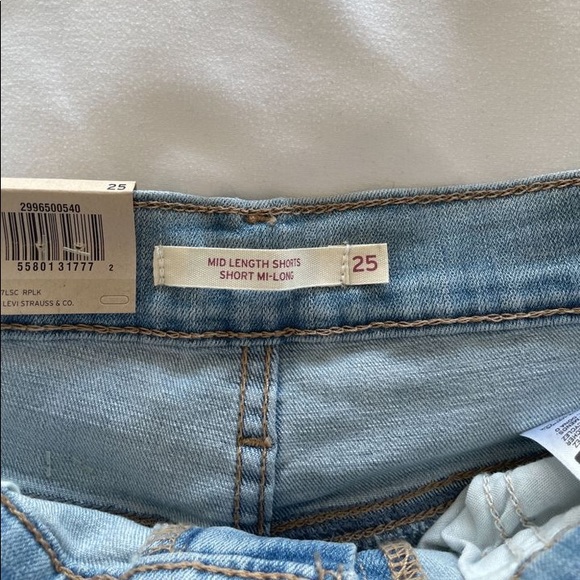 Levi’s mid length denim shorts - Picture 2 of 2